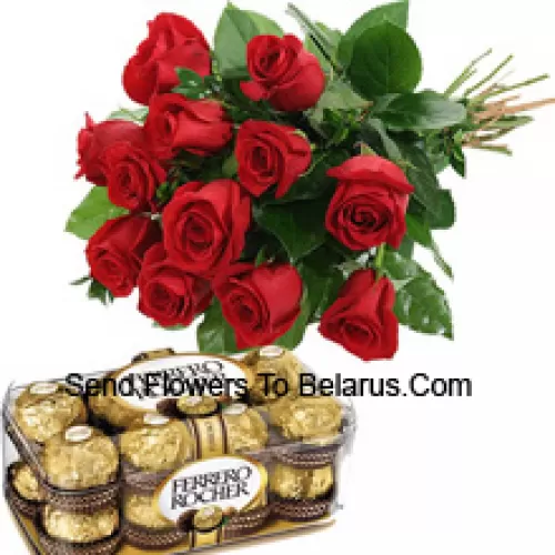 Bouquet aus 11 roten Rosen mit saisonalen Füllstoffen, begleitet von einer Schachtel mit 16 Stück Ferrero Rocher