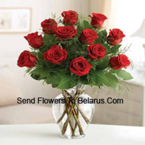 Beau 11 Roses rouges dans un vase