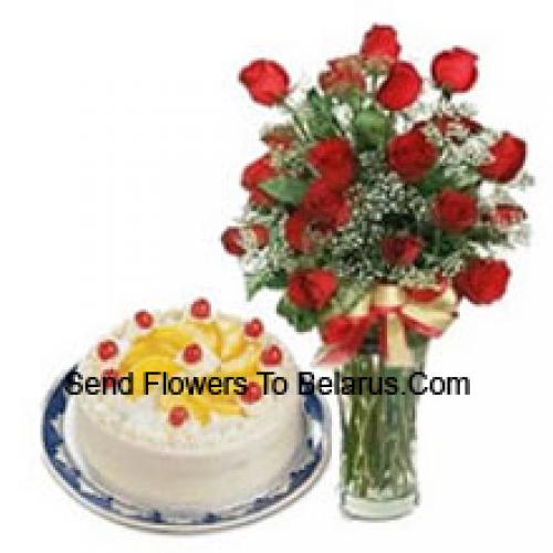 25 Rosas Rojas con Delicioso Pastel de Vainilla de 1/2 Kg