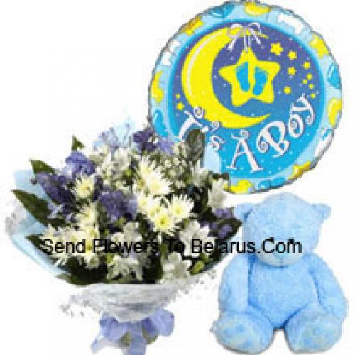 Flores lindas surtidas con peluche y globo