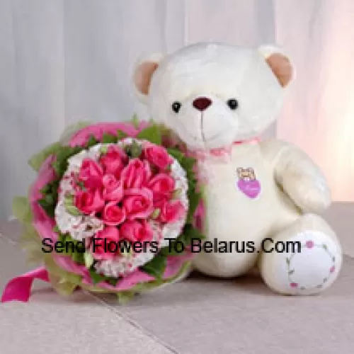 Um buquê de 11 rosas cor de rosa e um urso de pelúcia médio e fofo