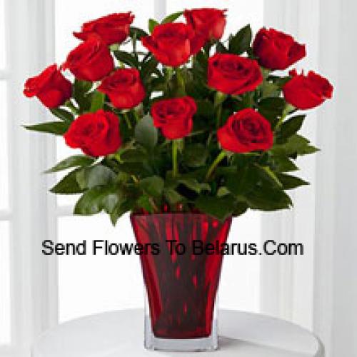 11 Roses rouges chaudes dans un vase