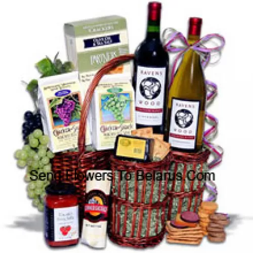 Esta cesta de regalo incluye Chardonnay Vinters Blend de Ravenswood - 750 ml, Zinfandel Vinters Blend de Ravenswood - 750 ml, Partners Hors Doeuvre Deli Style Crackers, Galletas de vino blanco de American Vintage, Galletas de vino tinto de American Vintage, Bruschetta de tomate de Elki, Salchichón veraniego envuelto por carnicero de Sparrer Sausage Company, Queso ahumado de arce y nogal por Sugarbush Farm. (El contenido de la cesta, incluido el vino, puede variar según la temporada y la ubicación de entrega. En caso de indisponibilidad de cierto producto, lo sustituiremos por un producto de igual o mayor valor)