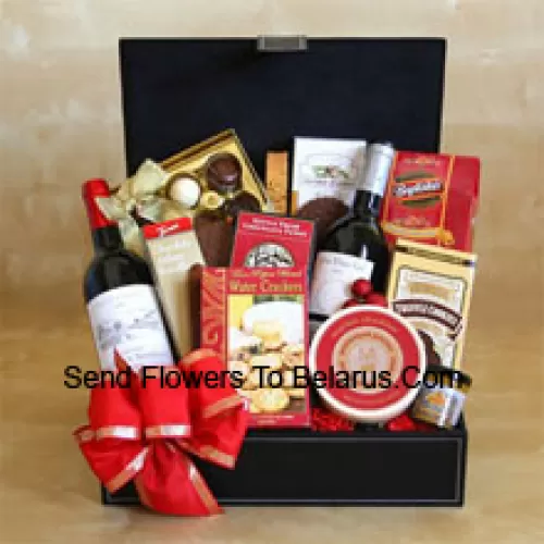 Esta Canasta de Regalo incluye dos botellas de vino tinto, Galletas gourmet, Delicioso fudge, Almendras saladas, Dulces galletas de trufa, Queso merlot, Mostaza del Valle de Napa, Caja de regalo de 6 piezas de trufas gourmet y Deliciosos remolinos de queso. (El contenido de la canasta incluyendo vino puede variar según la temporada y la ubicación de entrega. En caso de indisponibilidad de cierto producto, lo sustituiremos por un producto de igual o mayor valor)